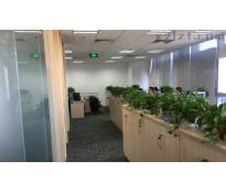 融科资讯中心写字楼中等装修3000㎡