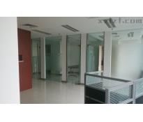 国际财经中心写字楼中等装修150㎡