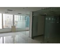 国际财经中心写字楼中等装修150㎡