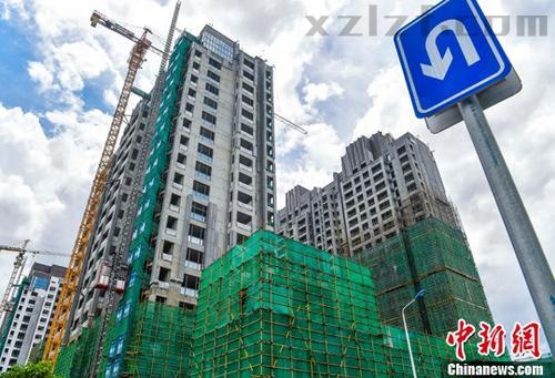 6月21日，海口国兴大道附近的在建商品房项目。海南省出台全省范围限购政策已逾两个月，随着调控政策监管不断趋严，该省年初商品房销售异常火爆的势头趋缓，市场开始降温。据海南省统计局发布的1-5月房地产运行情况，